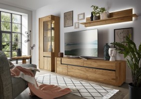 Jak vybrat kvalitní obývací stěnu z masivu